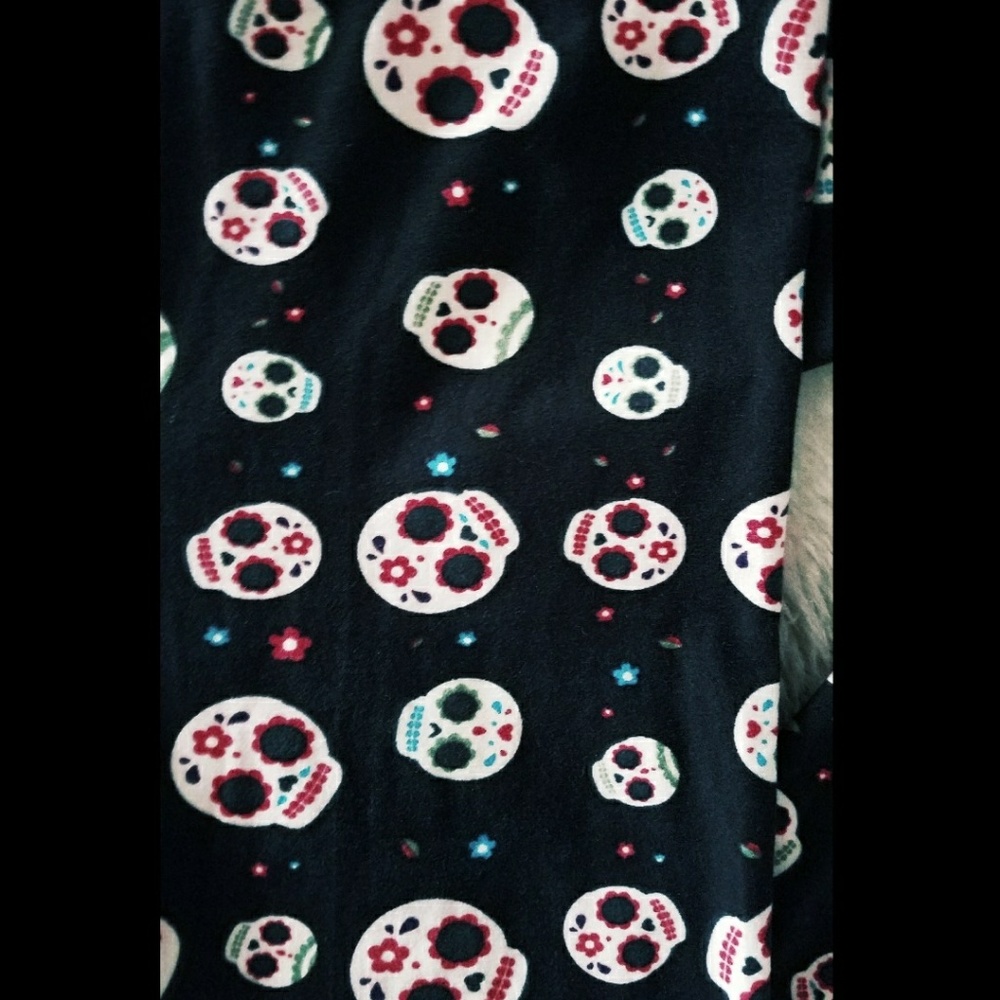 LuLuRoe Candy Skull Leggings Halloween OS Black